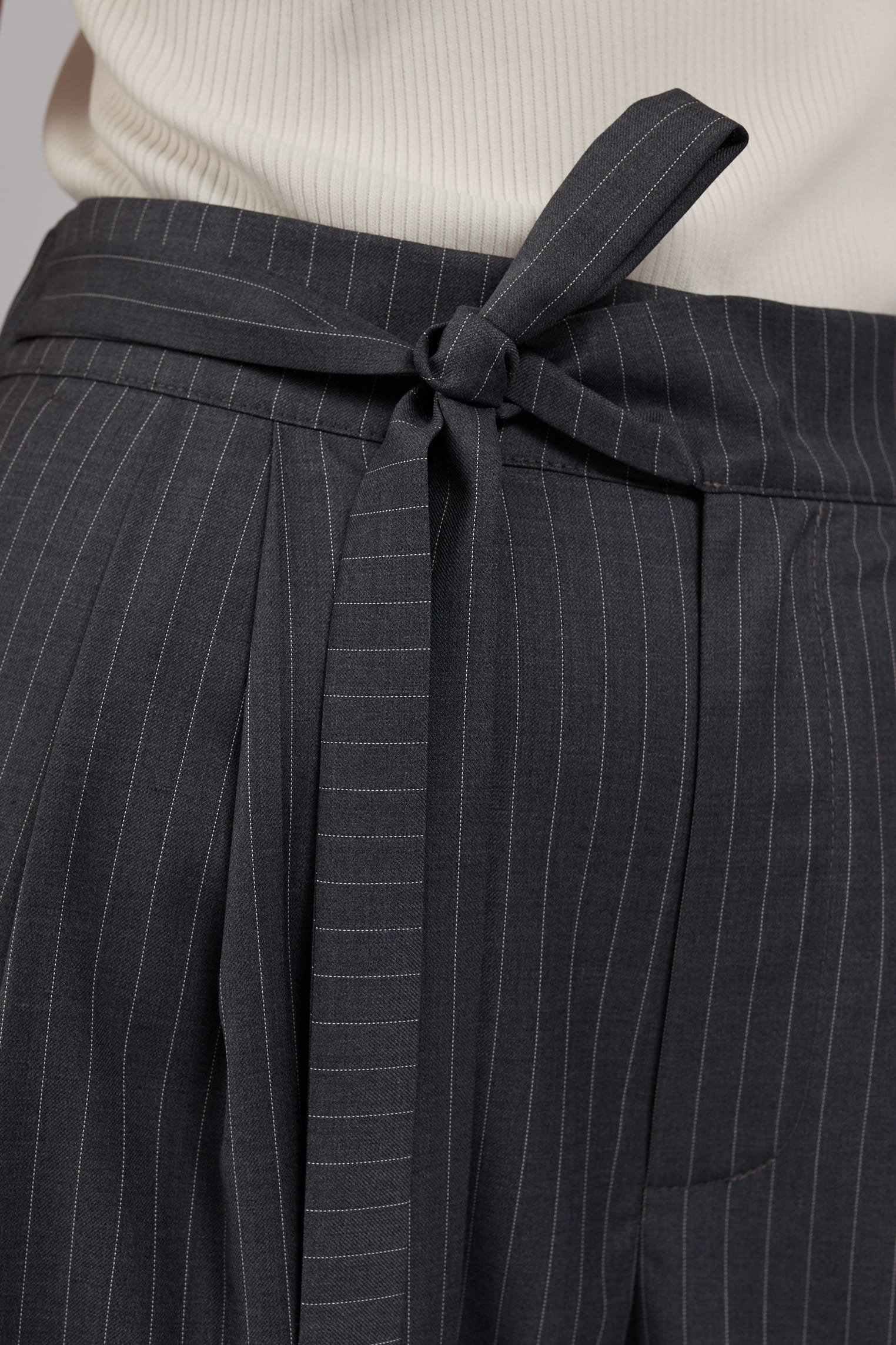 Gray striped trousers P0096/Wool